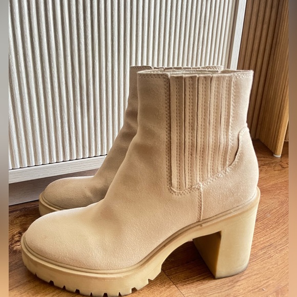 Dolce Vita. Comfy Booty platform. Color: Nude. Waterproof. - Picture 4 of 5